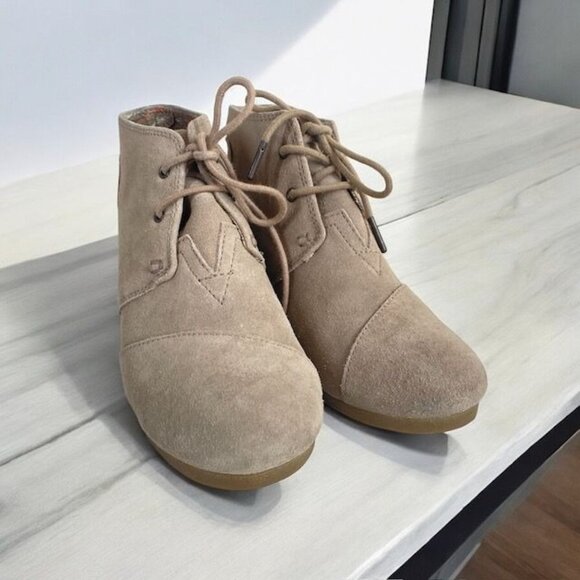 Toms Desert Wedge Lace Up Suede Booties Beige Size 8.5 - Picture 3 of 13
